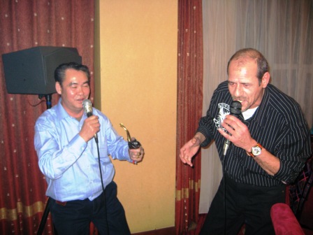 Andreas sein Schwager und Klaus beim Karaoke
