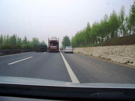 Und diesen Autofahrer der eine dritte Spur bentzt, ist aber nicht auergewhnlich in China